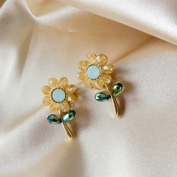2022 Малка корейска обица Gilrs Stud Earing Мода Пиърсинг Jewerly Нов подарък Сладки кристални цветни обеци за жени