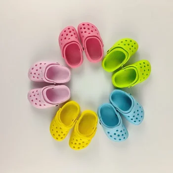 2PCS/Pair 3D мини сандал чехъл пластмасови прекрасни плажни обувки крок дупка домашен любимец ключодържател чанта играчка 8 см малки сладки кукла обувки