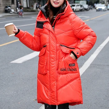 Жени 2021 Нова зимна корейска версия на хлабав качулка палто лъскав лицето надолу подплатени яке средна дължина руски прост дебел палто
