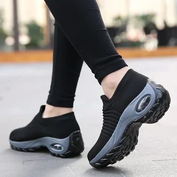 Модни дамски ежедневни маратонки Летни комфортни мрежести обувки за бягане Дишаща възглавница черни маратонки за жени 2024 Студентски обувки
