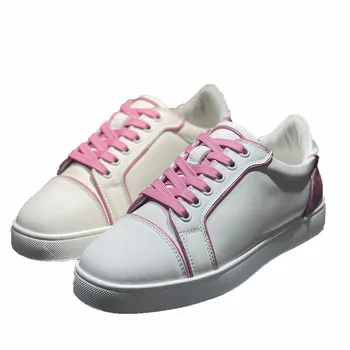 Нисък връх жени червено дъно обувки за мъже луксозни маратонки шофиране шипове нитове лого токчета бяла естествена кожа розова връзка за обувки