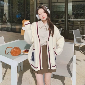 Сладка мечка бродерия колеж еднореден пуловер жени 2023 есен корейски жена пуловери контраст v-образно деколте плетена жилетка